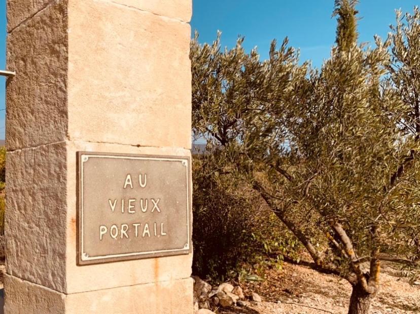 Le Vieux Portail Bed and Breakfast Saint-Saturnin-d'Apt Exteriör bild
