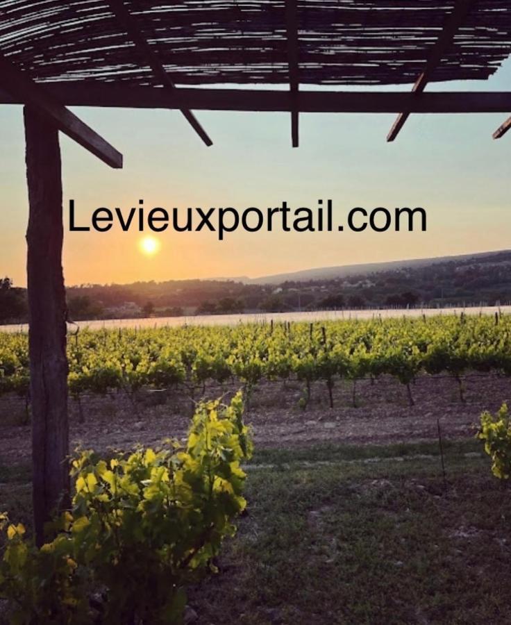 Le Vieux Portail Bed and Breakfast Saint-Saturnin-d'Apt Exteriör bild