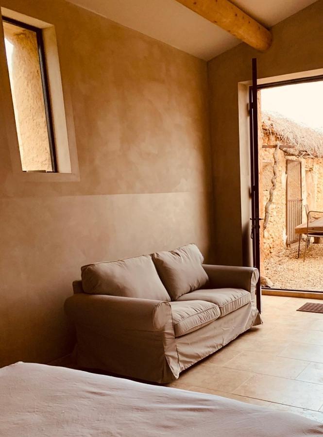Le Vieux Portail Bed and Breakfast Saint-Saturnin-d'Apt Exteriör bild