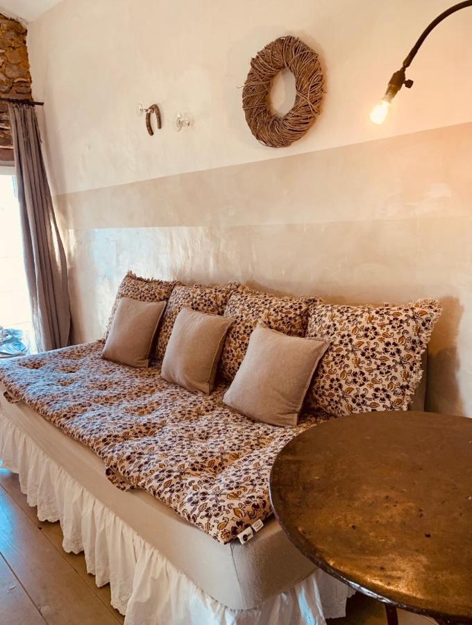 Le Vieux Portail Bed and Breakfast Saint-Saturnin-d'Apt Exteriör bild