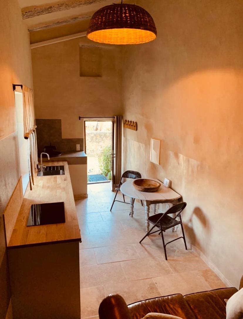 Le Vieux Portail Bed and Breakfast Saint-Saturnin-d'Apt Exteriör bild