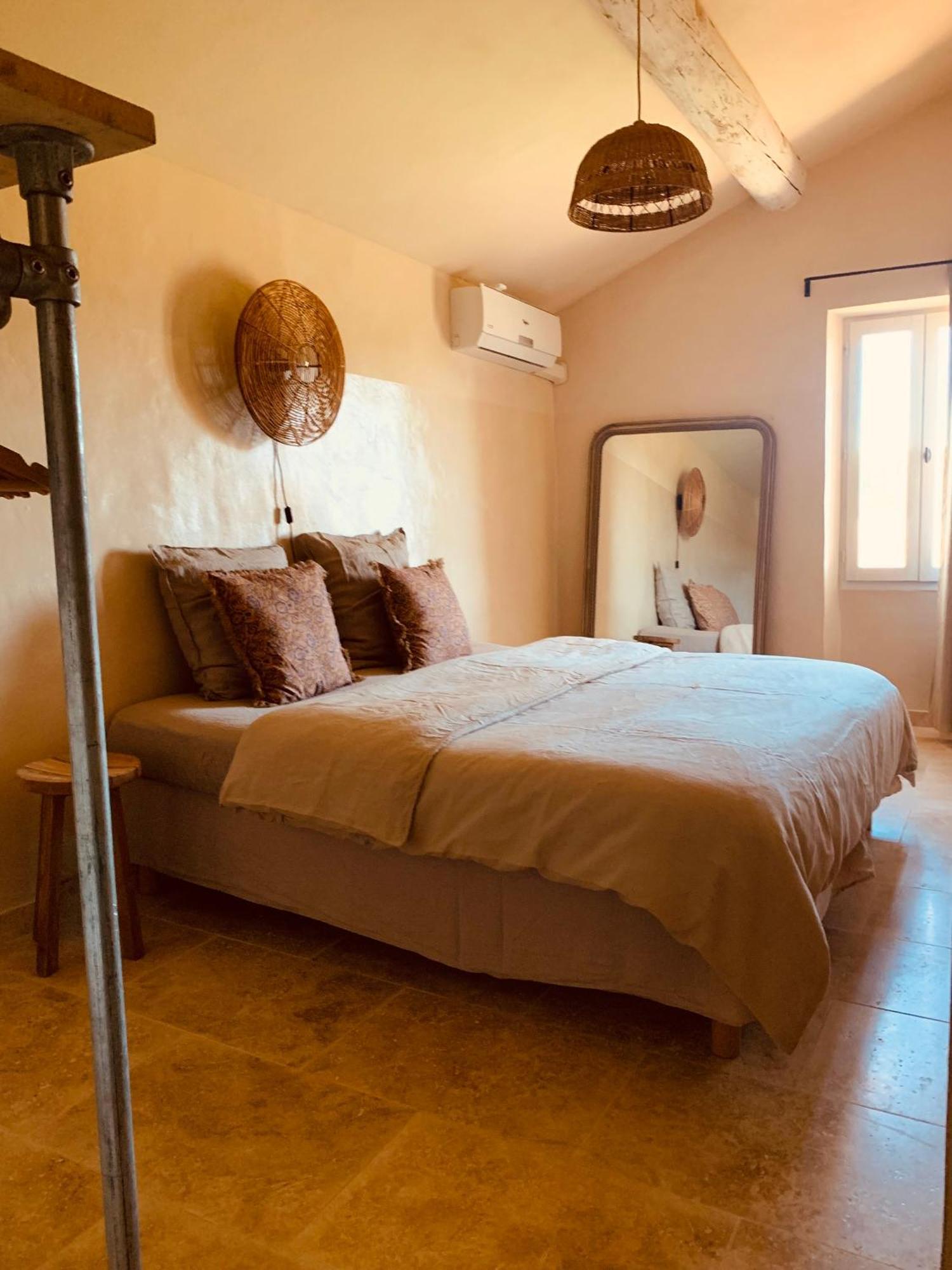 Le Vieux Portail Bed and Breakfast Saint-Saturnin-d'Apt Exteriör bild