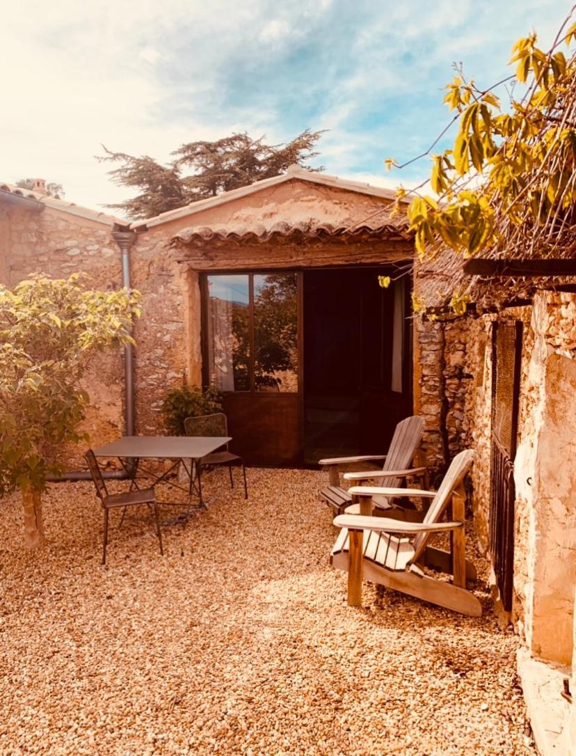 Le Vieux Portail Bed and Breakfast Saint-Saturnin-d'Apt Exteriör bild