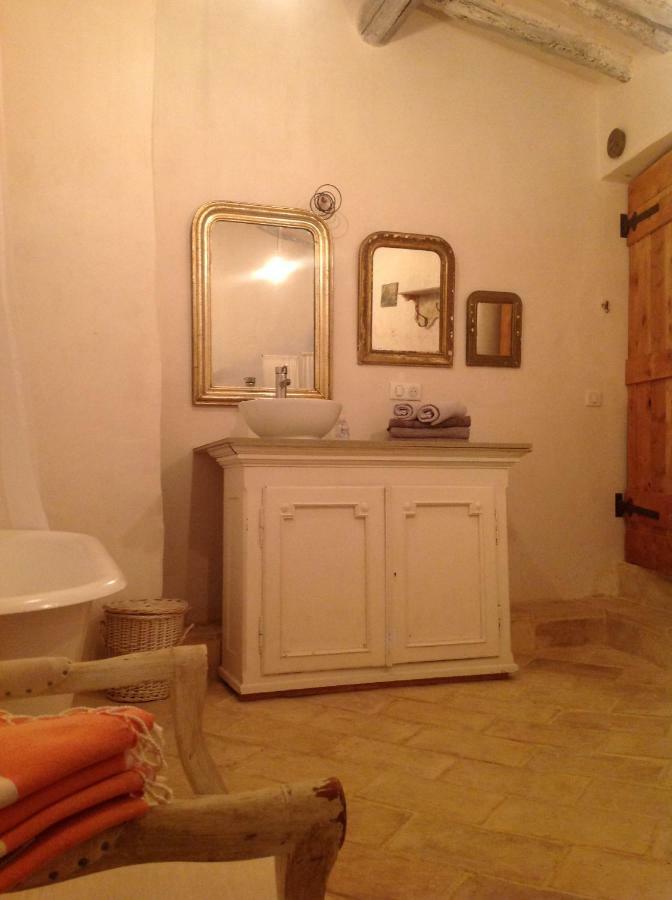 Le Vieux Portail Bed and Breakfast Saint-Saturnin-d'Apt Exteriör bild