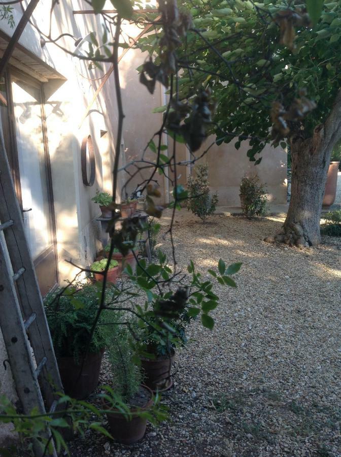 Le Vieux Portail Bed and Breakfast Saint-Saturnin-d'Apt Exteriör bild